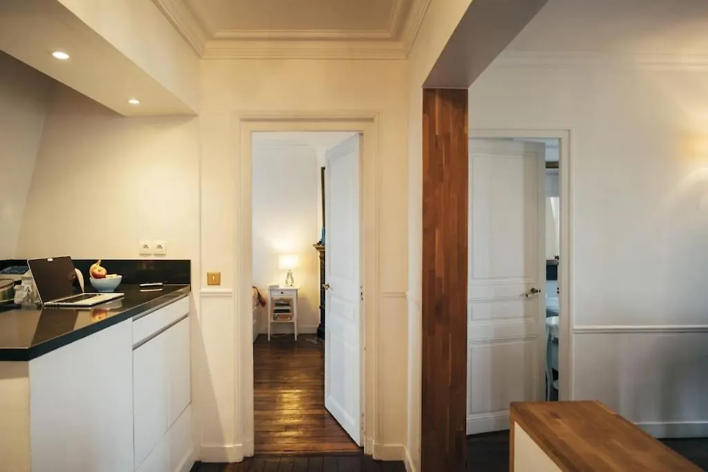 Apartment Eiffel Tower View - Republique 4 People 2 Bedrooms Paris France