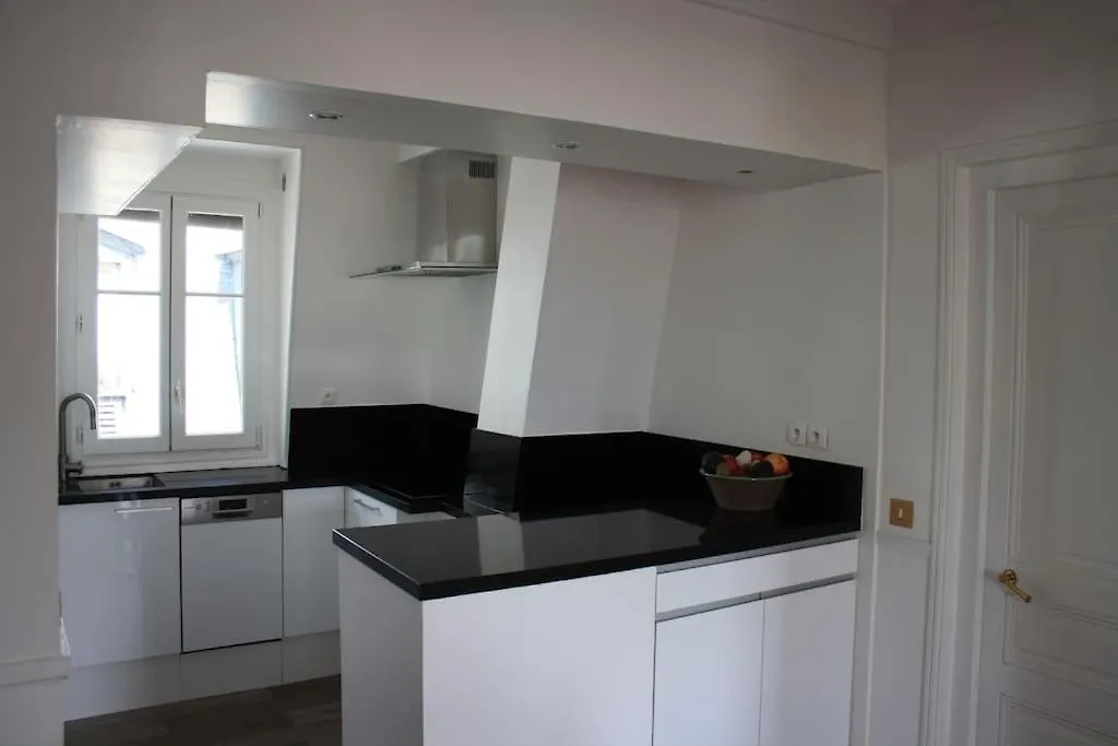 Eiffel Tower View - Republique 4 People 2 Bedrooms Paris