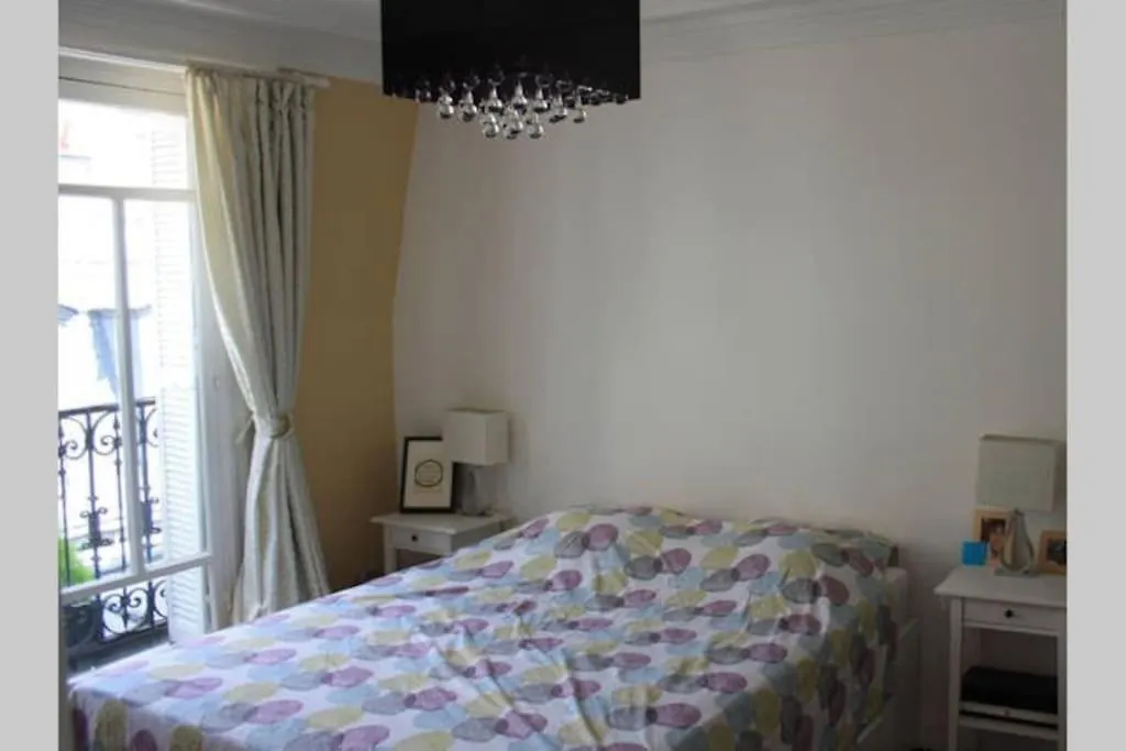 Eiffel Tower View - Republique 4 People 2 Bedrooms Paris Apartment