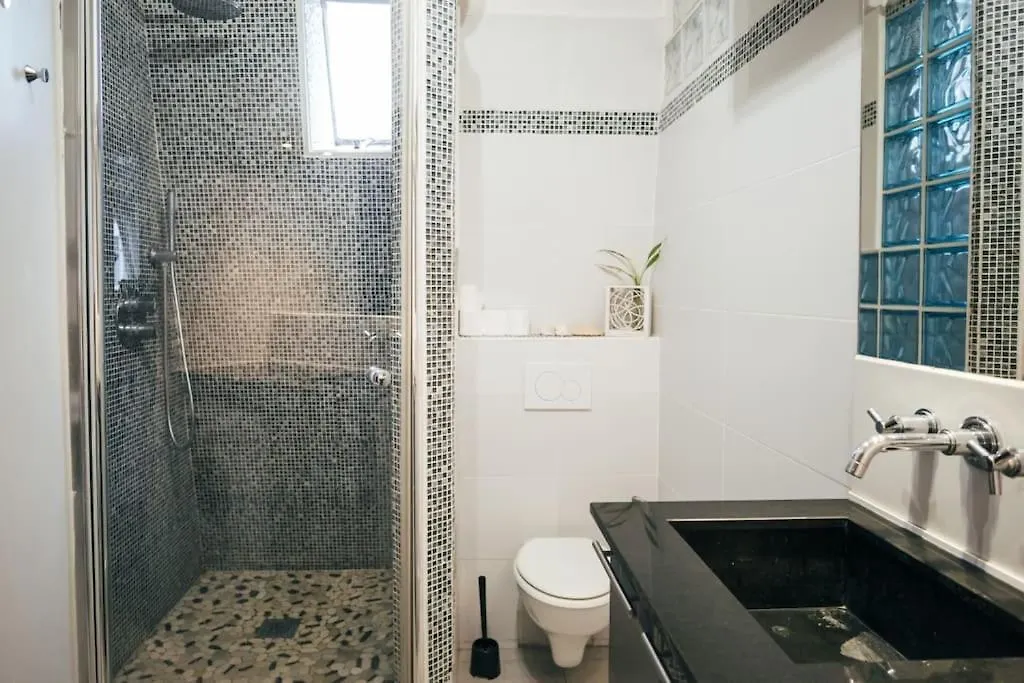 Eiffel Tower View - Republique 4 People 2 Bedrooms Paris Apartment