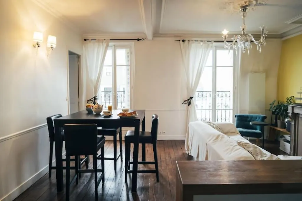 Apartment Eiffel Tower View - Republique 4 People 2 Bedrooms Paris