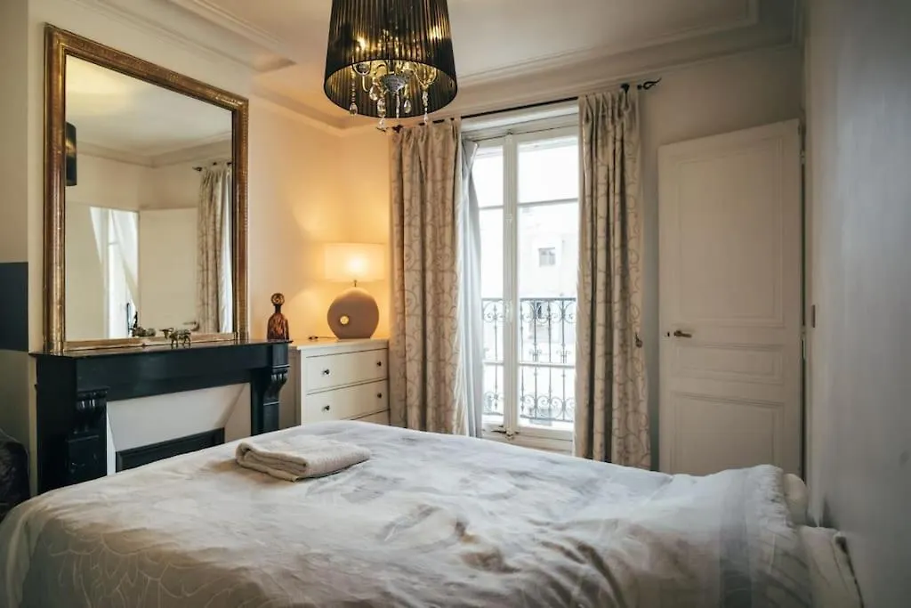 Eiffel Tower View - Republique 4 People 2 Bedrooms Paris Frankreich