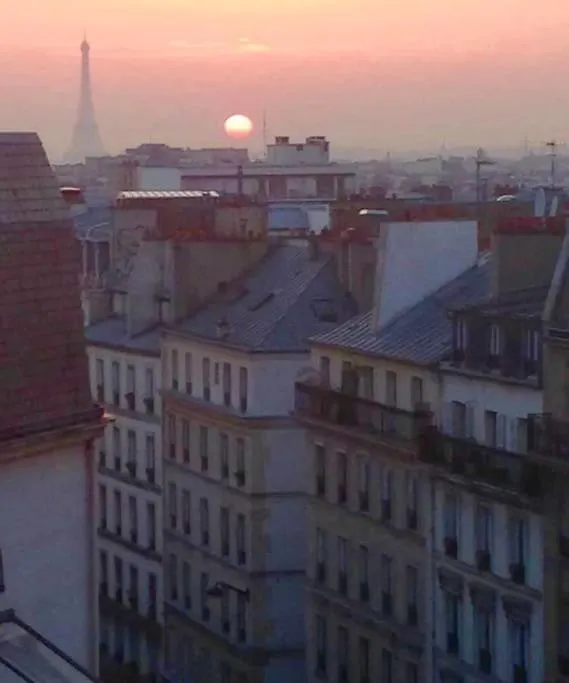 Eiffel Tower View - Republique 4 People 2 Bedrooms Paris