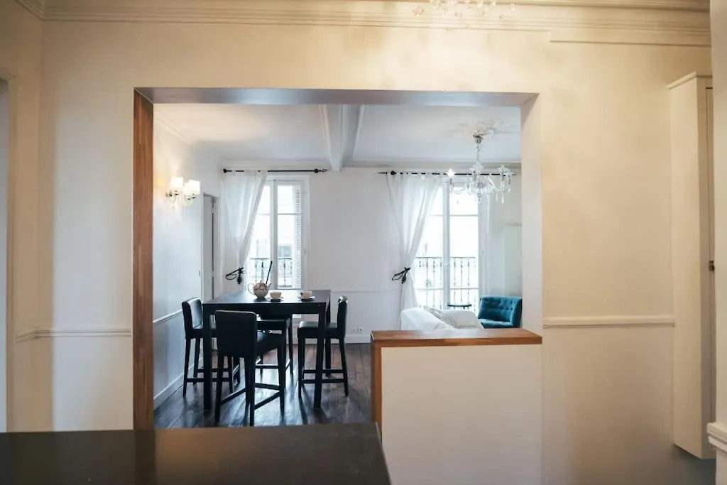 Eiffel Tower View - Republique 4 People 2 Bedrooms Paris Apartment