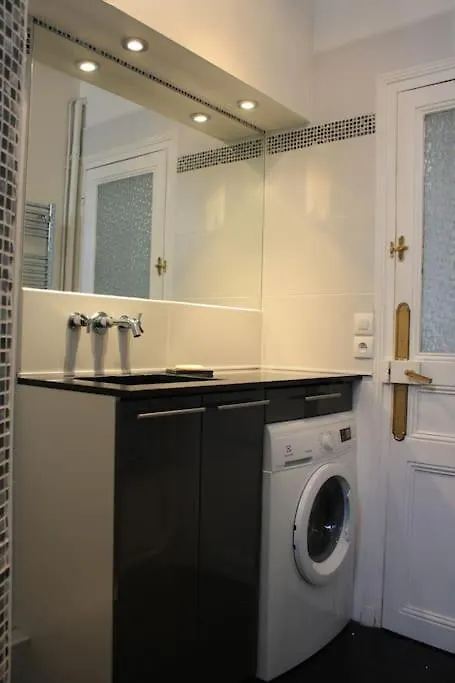 Eiffel Tower View - Republique 4 People 2 Bedrooms Paris